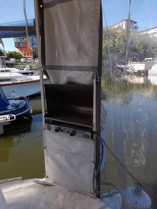 Отель Bateau Penichette Atypique Нант Экстерьер фото